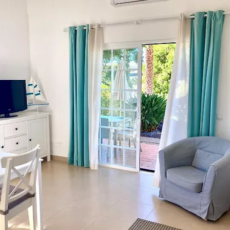 Moradias Rufino 3* Албуфейра