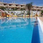 Moradias Rufino منتزه العطل 3*