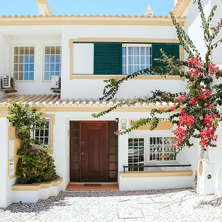 Moradias Rufino منتزه العطل 3*