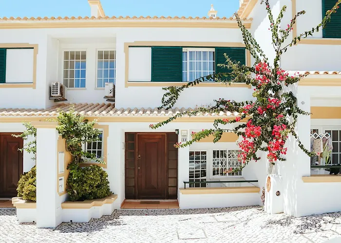 Moradias Rufino منتزه العطل 3*