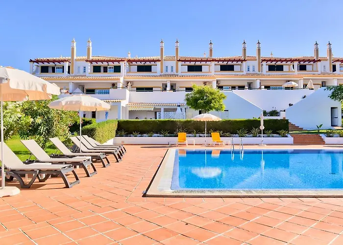 Moradias Rufino منتزه العطل 3*